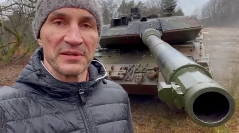 Владимир Кличко се качи на Леопард: Благодаря за котето, Германия! (ВИДЕО)