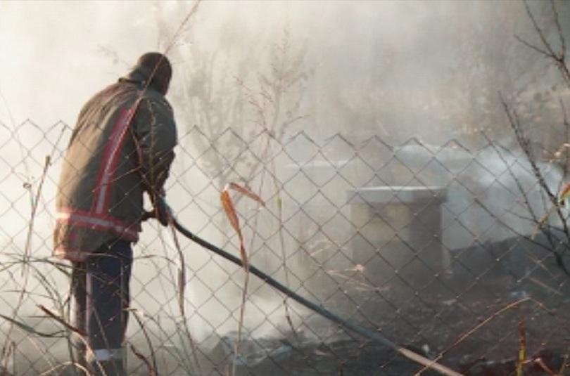 Пчелар обгоря в опит да спаси кошерите си от пожар