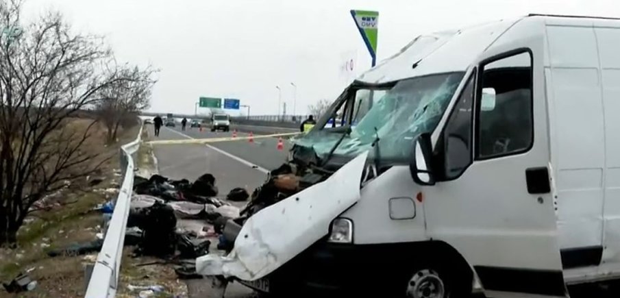 Вижте първи кадри от касапницата с мигранти на магистрала Тракия (СНИМКИ)