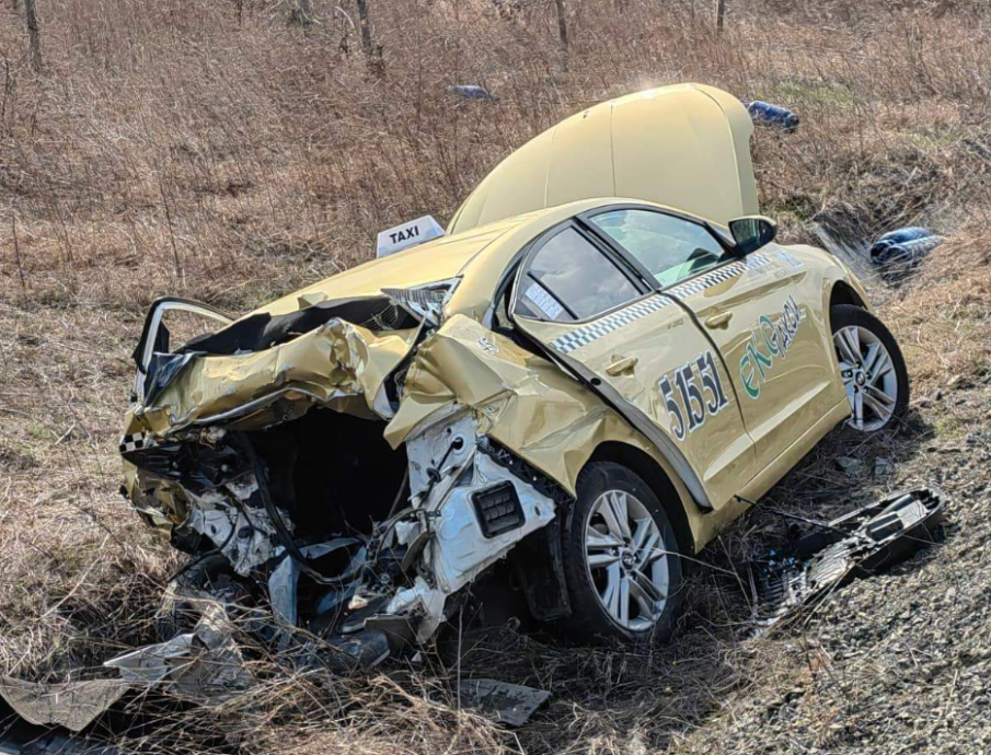 ОТ ПОСЛЕДНИТЕ МИНУТИ: Таксиметров шофьор е мъртъв след катастрофа в Поморие 
