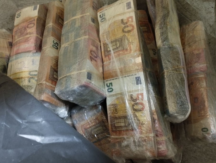 Недекларирана валута за над 660 000 лева откриха на Капитан Андреево