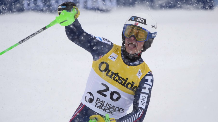 Феноменален Алберт Попов! Българин е на почетната стълбица за Световната купа по ски след 39 години
