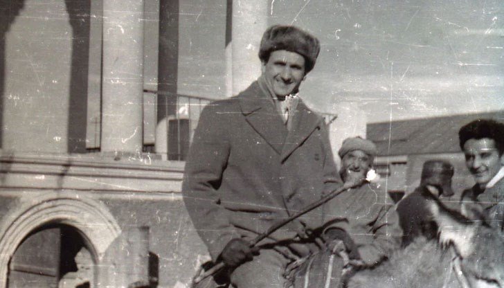 Почина журналистът, изнесъл от СССР “Доктор Живаго”