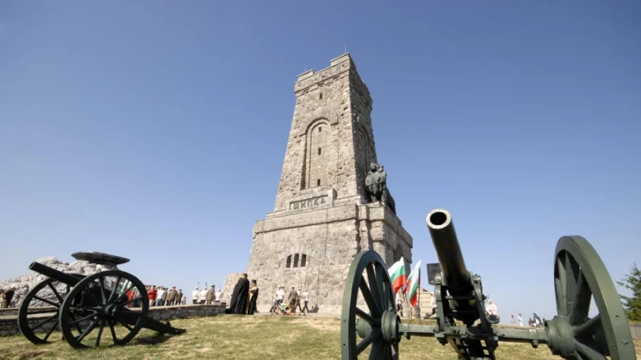 Ограничено е движението към паметника Шипка