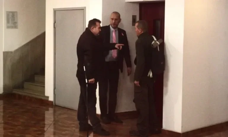 СКАНДАЛНО: Главният експерт и шпионин на Минеков още си кюта в министерството! А Гошо Боеца си протестира, утре и срещу Киро