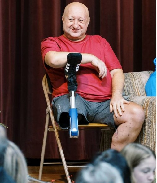 РАЗТЪРСВАЩА ИСТОРИЯ: Украинец сам си ампутира крака след руска атака! В плен го рязали с моторна резачка