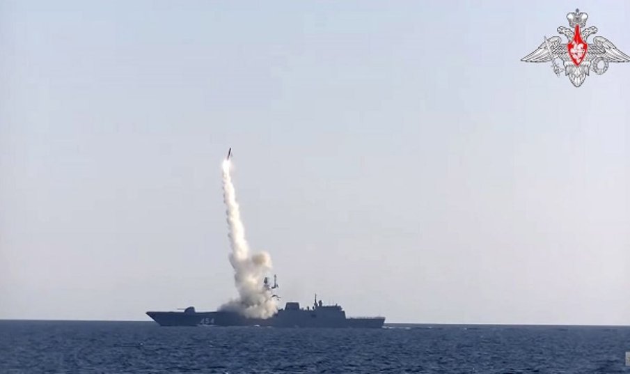 Демонстрация! Руска подводница изстреля крилата ракета Калибър в Японско море