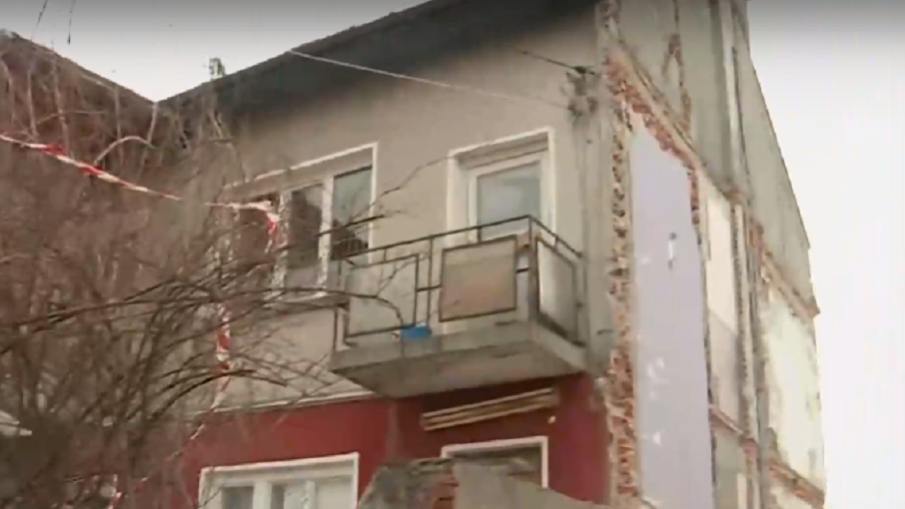 Къща в София се напука заради строеж в съседен имот