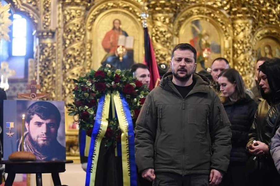 Зеленски отдаде почит на прочут украински командир, убит в боевете в Бахмут (ВИДЕО)