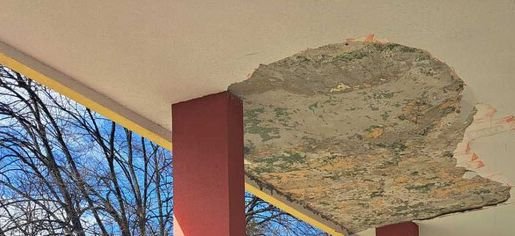 Ремонтирана наскоро арка падна и рани мъж в Техническия университет