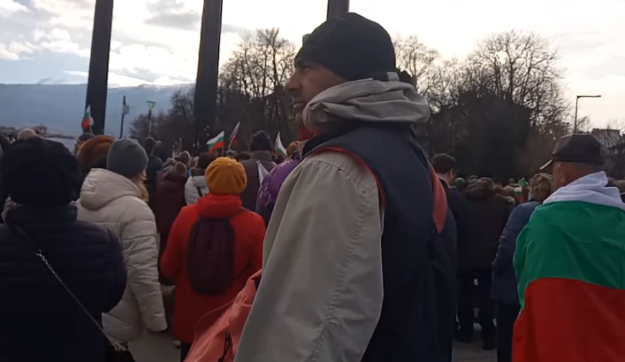 ПЪРВО В ПИК TV! Шествие за мир се провежда в центъра на София (НА ЖИВО)