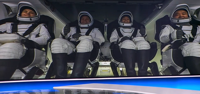 Екипажът на МКС се завърна на Земята с частния кораб Ендюранс