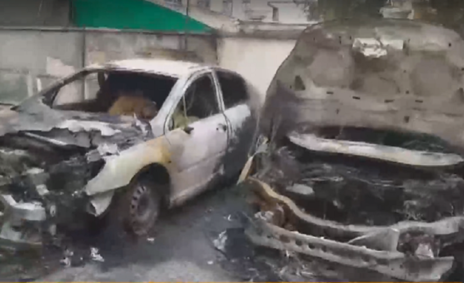 Пироман запали три коли в София! Съседите вдигнали ръце - бил наркоман