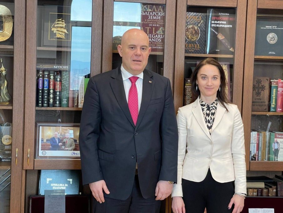 Главният прокурор Иван Гешев разговаря с посланика на Словения Наташа Бергел