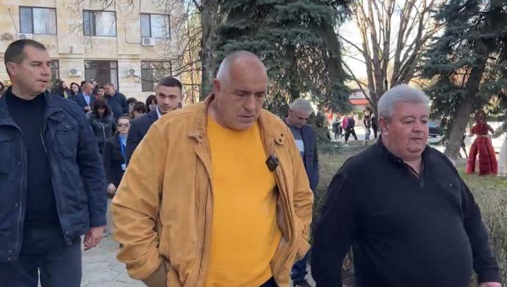 ПИК TV: Борисов на обиколка в Русенско: Ще се опитаме да поправим стореното - хаос и нищо неправене (ВИДЕО/СНИМКИ/ОБНОВЕНА)