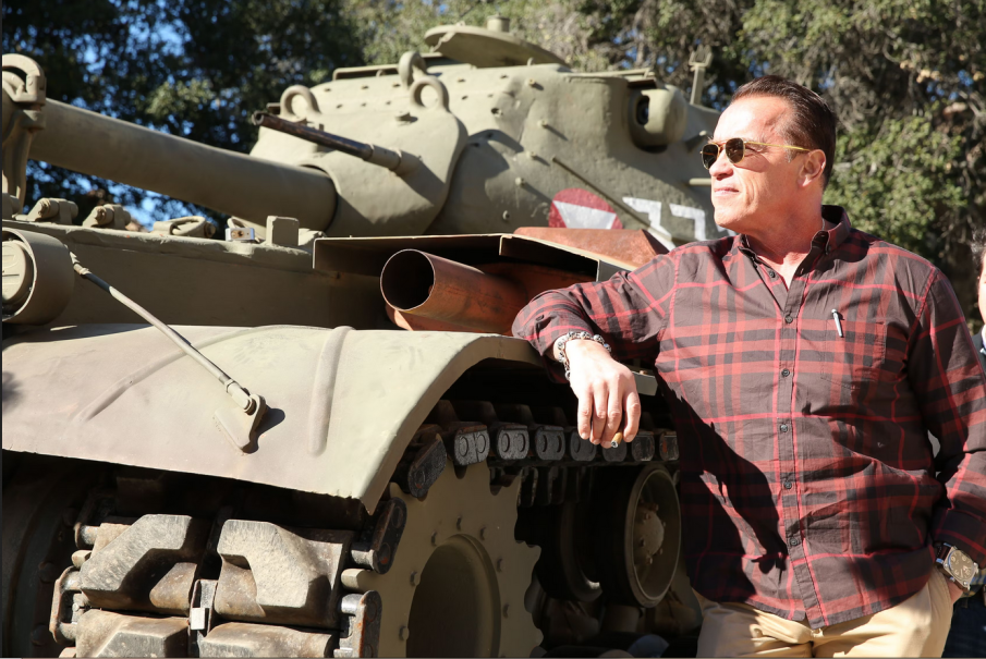 Шварценегер има собствен танк