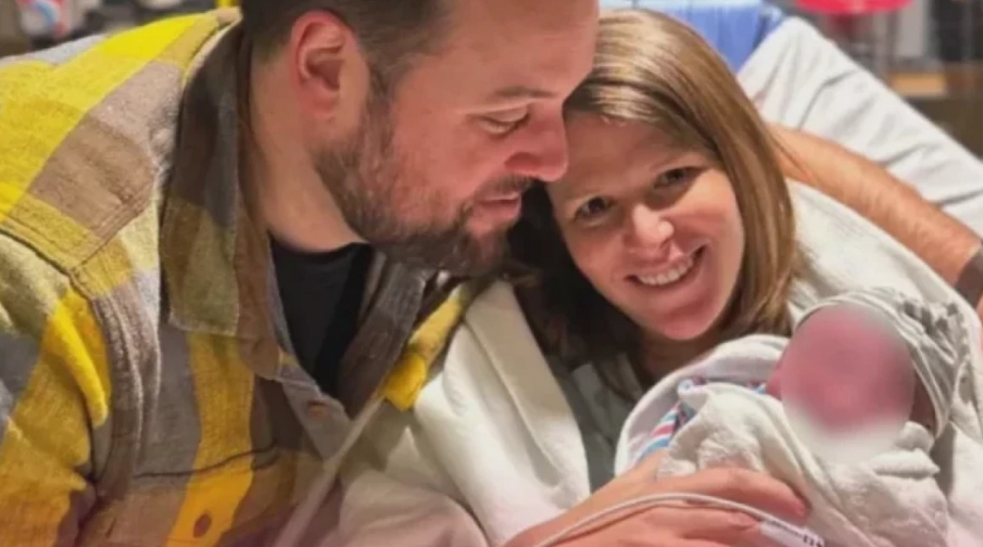 Водеща на CNN роди в банята за 13 минути