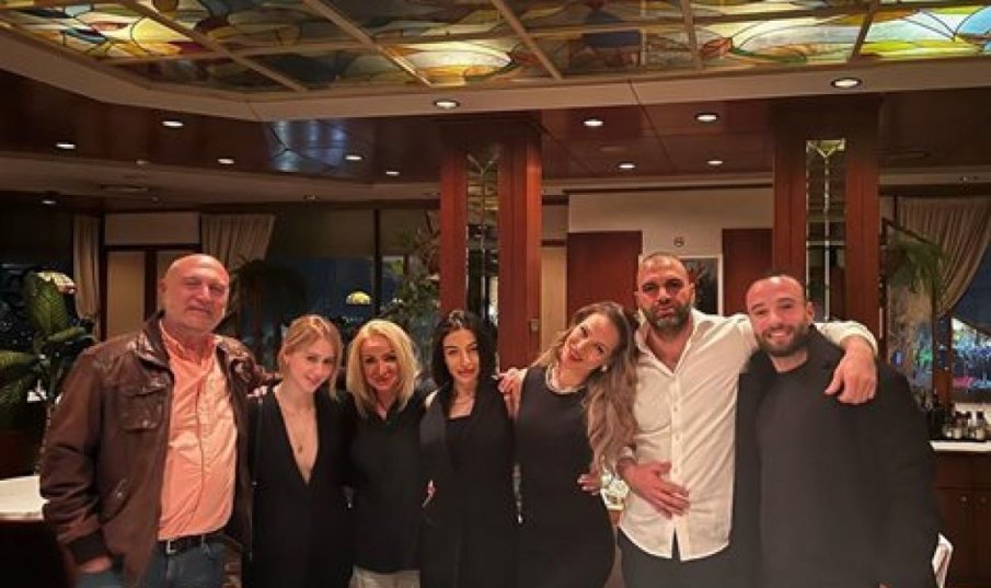 Мария Бакалова вечеря със семейството на Валери