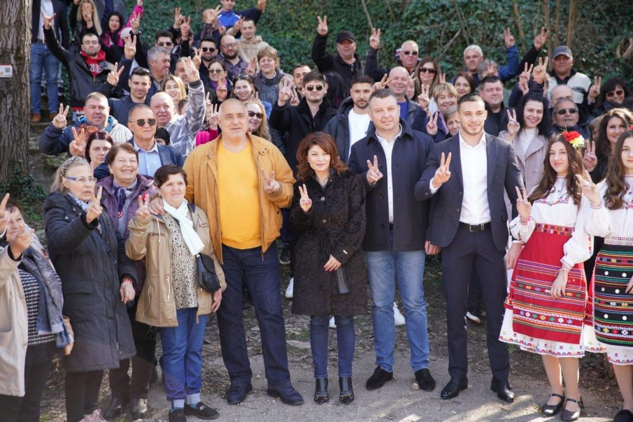 Борисов заведе младежите на ГЕРБ в манастир