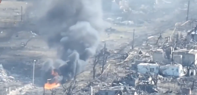 Поразени руски танкове горят като сухи клечки в Украйна (ВИДЕО)