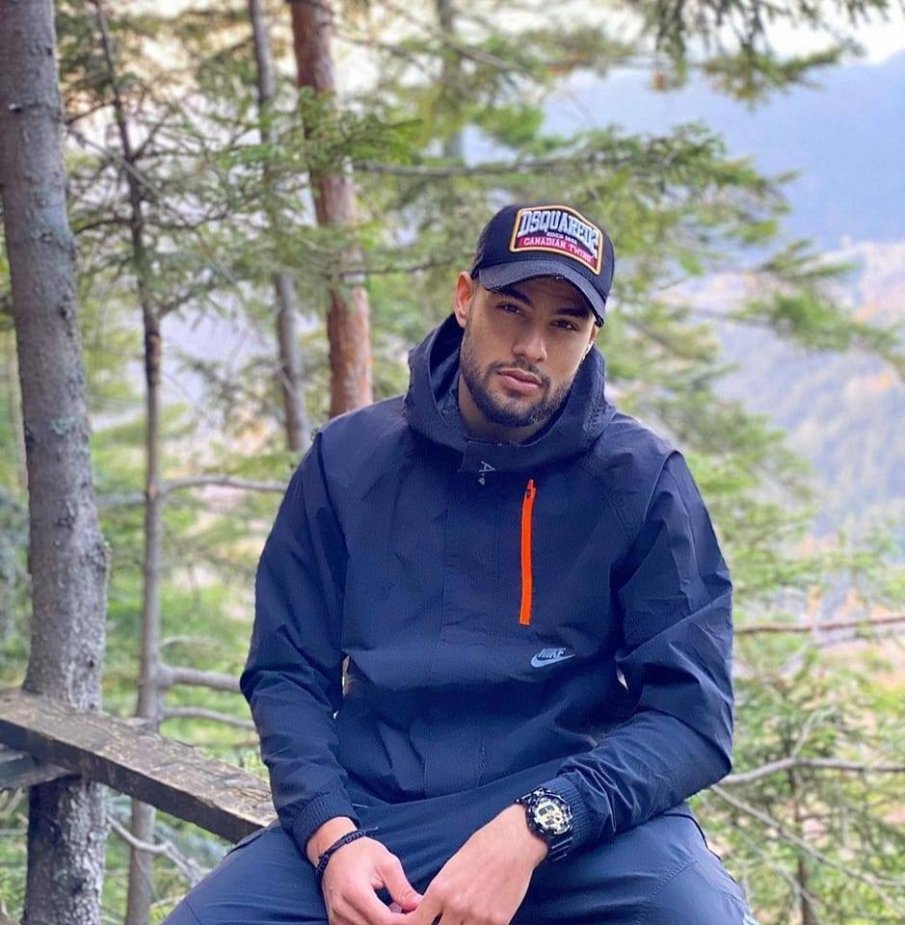 Чалга певец падна от сцената (ВИДЕО)