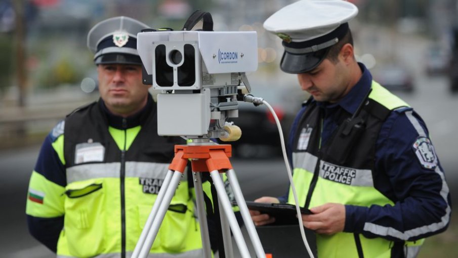 СКАНДАЛ: Полицейски шеф лети с бял Мерцедес“ със 102 км/час в Пловдив