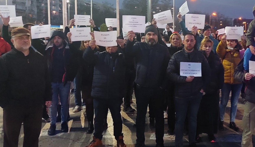 Жива верига и трети ден на протести на голям столичен булевард от жителите на Мусагеница
