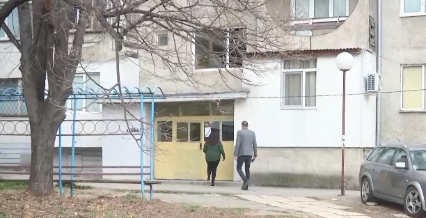 Самотна майка от Варна дължи 17 бона за вода