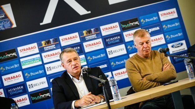 ВОЙНАТА В ЛЕВСКИ: Иво Ивков показа офертите пред избрани журналисти и без камери