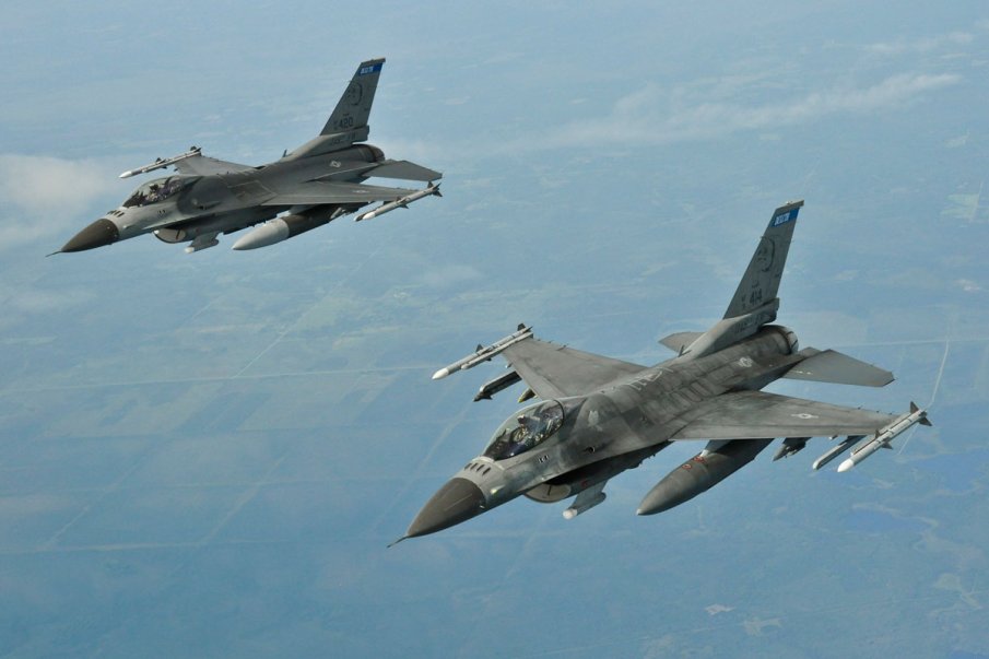 Сенатори настояват: Пентагонът да изпрати F-16 на Украйна