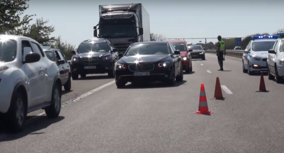 Мотоциклетист без книжка пострада тежко, след като блъсна куче в Русе