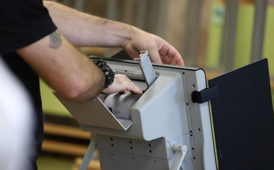 Информационно обслужване ще направи показно как се обработват изборните данни