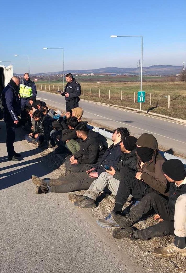 Пращат на съд помагач на афганистански мигранти