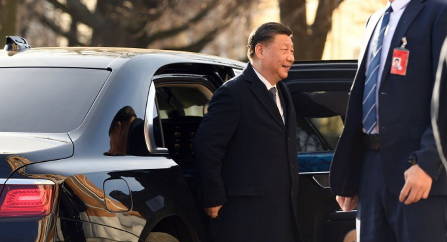 Ню Йорк Таймс тръби: Китай спасява Русия