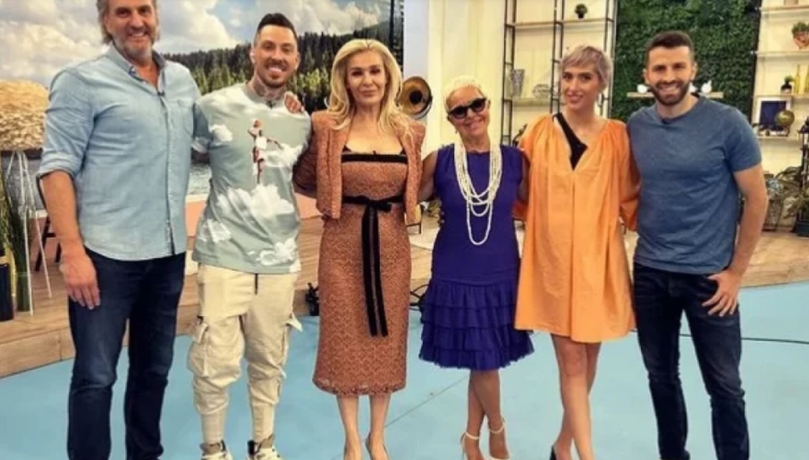 На кафе отиде на кино! Защо?