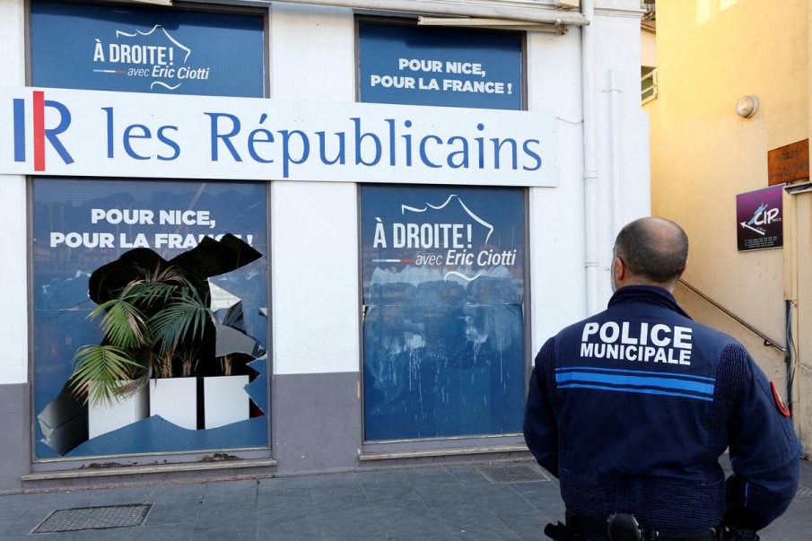Вандали нападнаха френски политик