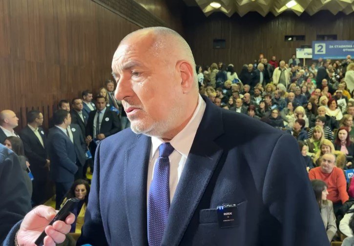 ПЪРВО В ПИК TV: Борисов към медиите в Кърджали: Кой ви плаши сега?! Пеевски го няма. Кой, кой, кой? Сега други олигарси ви дърпат конците. А кой финансира ДБ - Nexo?! (СНИМКА/ВИДЕО)
