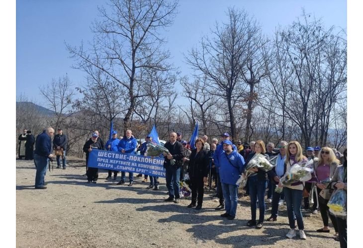 Шествие почете жертвите на концлагера в Ловеч