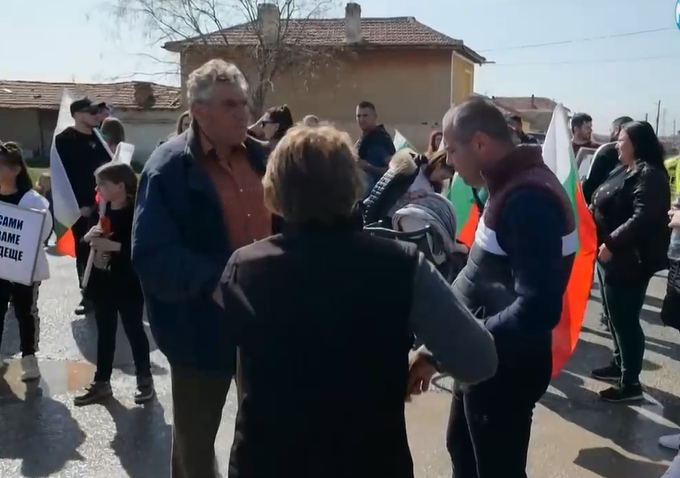 Протестиращи затвориха главния път Шишманци-Белозем
