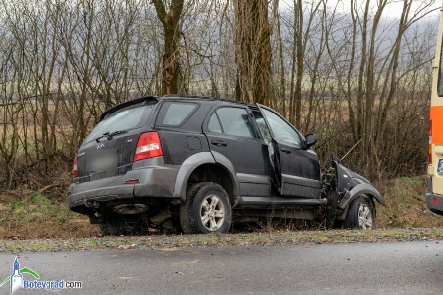 Двама шофьори загинаха при тежка катастрофа в Плевенско
