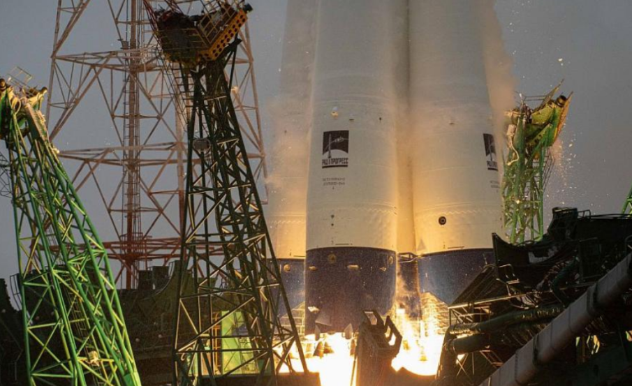 Русия изстреля ракета носител с военен сателит