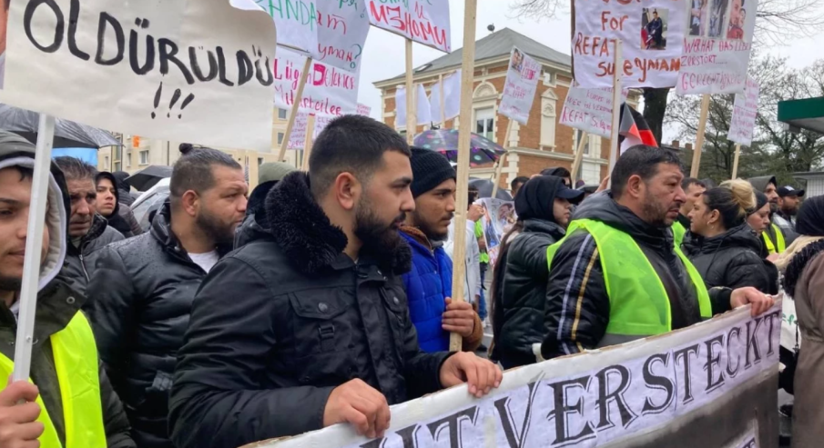 Столипиново протестира пред прокуратурата в Дуисбург заради смъртта на работник