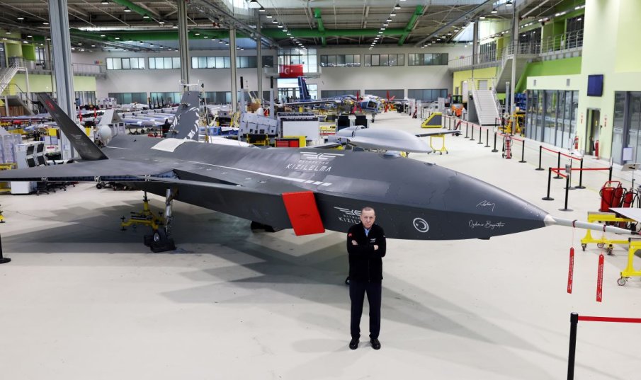 Ердоган се похвали с новия боен дрон Байрактар