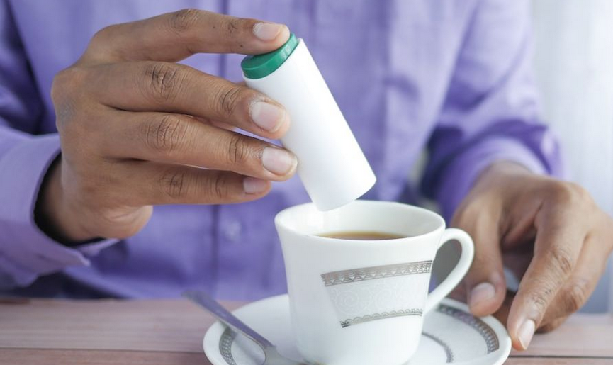 Кардиолог: Силен смях и кашляне могат да спасят от инфаркт