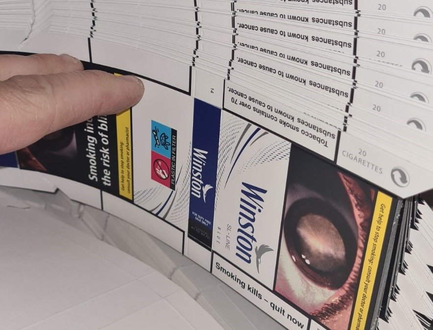 Митничари откриха близо 10 000 кг заготовки на кутии за маркови цигари