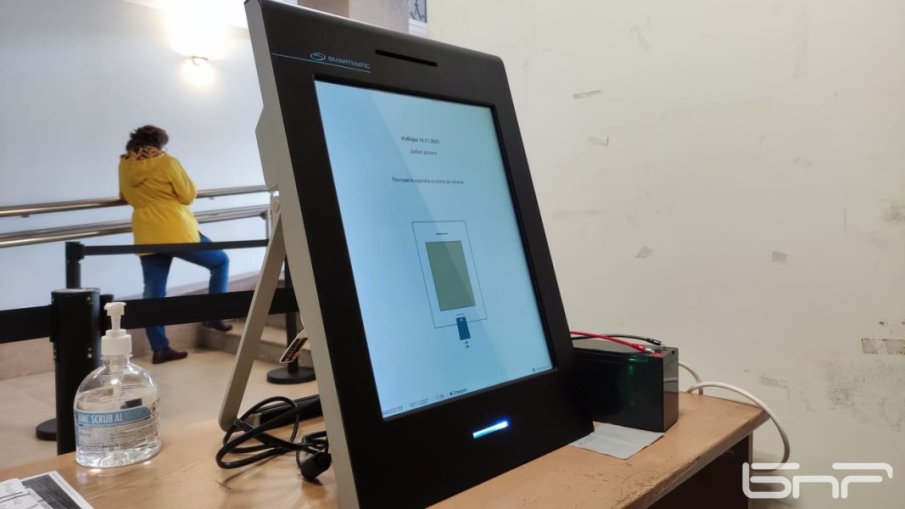 ГЕРБ-СДС до ЦИК: Масово в София членове на СИК насочват избирателите да гласуват с машина