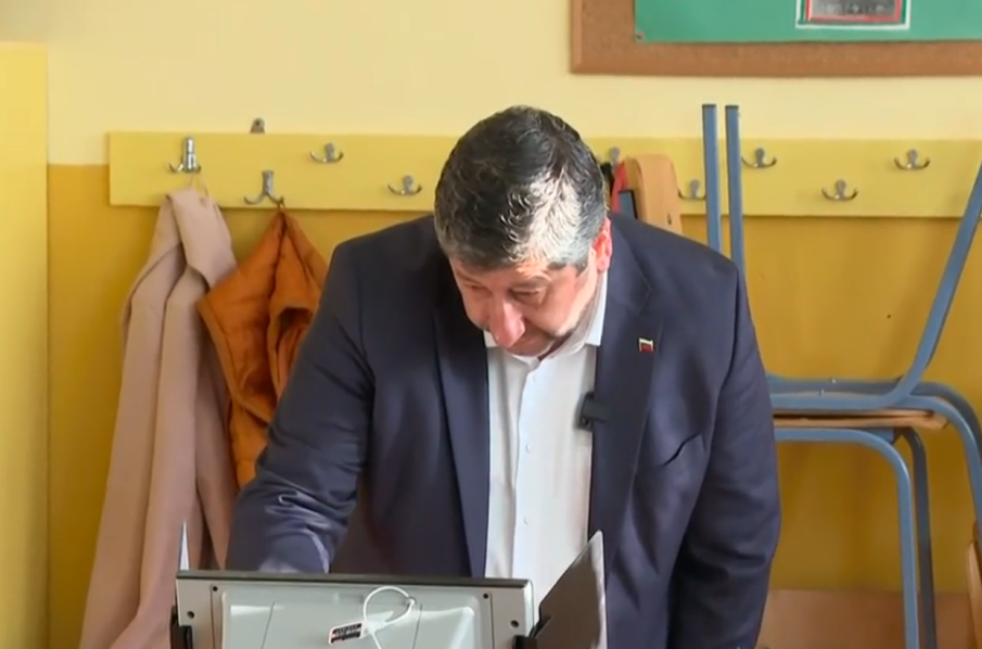 И Христо Иванов нетърпелив да гласува