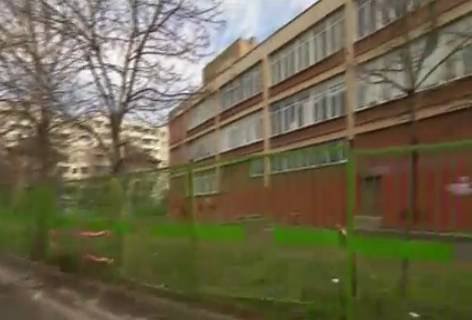 СИГНАЛ ДО ПИК: В Хаджи Димитър комисии директно връчват на избирателите карта за машинно гласуване. Ядосват се, ако предпочиташ с хартия