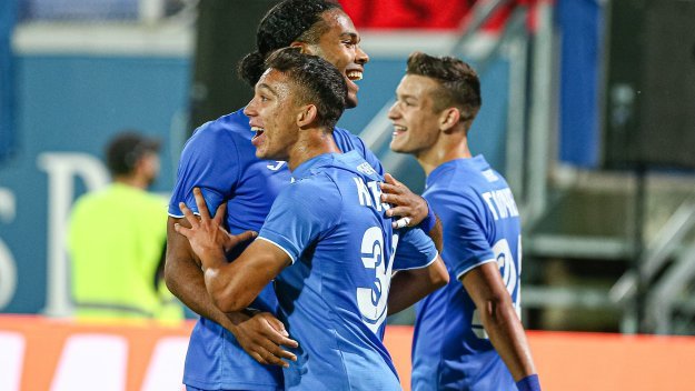 Грейна слънце на Герена, всички сини - на терена