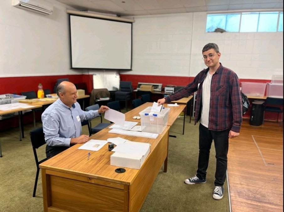 Българите в Нова Зеландия и Австралия гласуват първи на изборите за Народно събрание Българите в Нова Зеландия и Австралия гласуват първи на изборите за Народно събрание